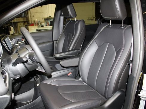 New 2026 Chrysler Voyager LX image 21