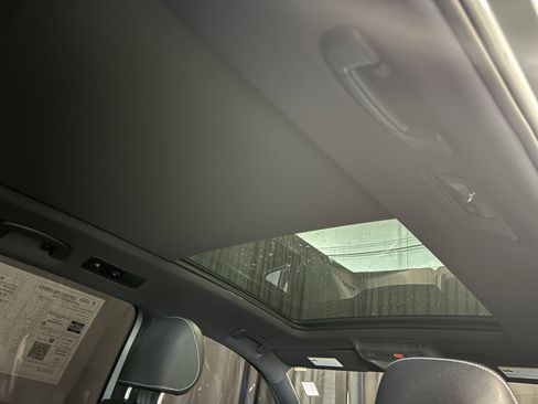 Used 2024 Volkswagen Tiguan SE R-Line image 39