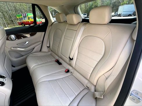 Used 2019 Mercedes-Benz GLC 300 4MATIC image 21