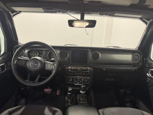 Used 2023 Jeep Gladiator Sport AWD/4WD image 3
