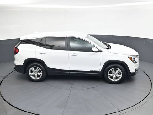Used 2024 GMC Terrain SLE FWD image 25