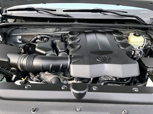 Used 2020 Toyota 4Runner 4WD image 10