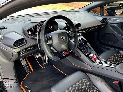 Used 2020 Lamborghini Huracan EVO image 13