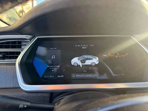 Used 2013 Tesla Model S image 17