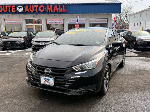 Used 2023 Nissan Versa SV image 1