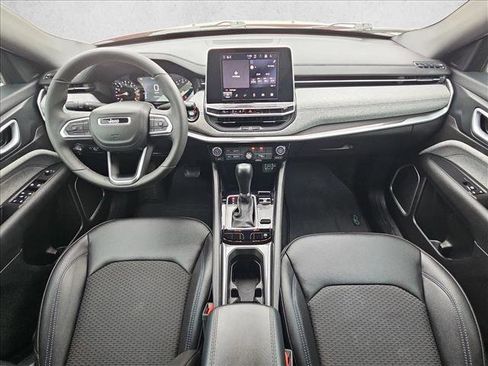 Used 2025 Jeep Compass Latitude image 18