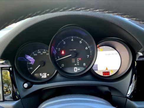 Used 2025 Porsche Macan image 24