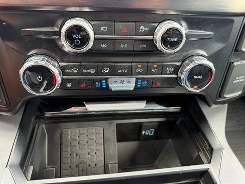 Used 2025 Ford F350 Lariat AWD/4WD image 42