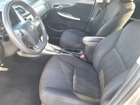 Used 2013 Toyota Corolla image 16
