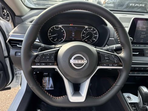 Used 2025 Nissan Altima 2.5 SR FWD image 21