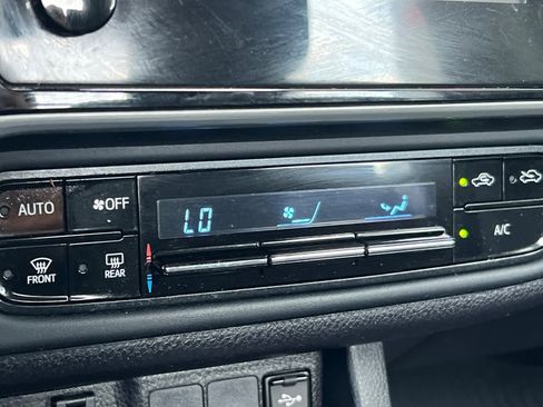 Used 2017 Toyota Corolla LE image 20