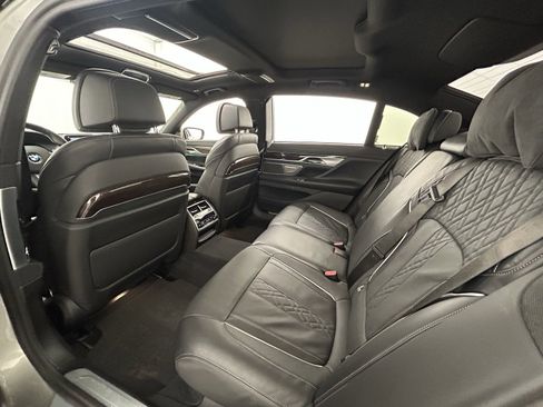 Used 2022 BMW 750i xDrive w/ Executive Package image 34