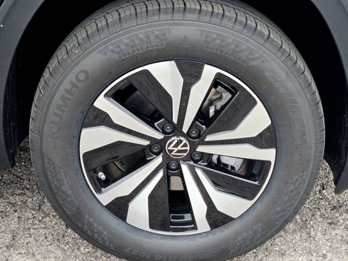 New 2026 Volkswagen Atlas SE image 7