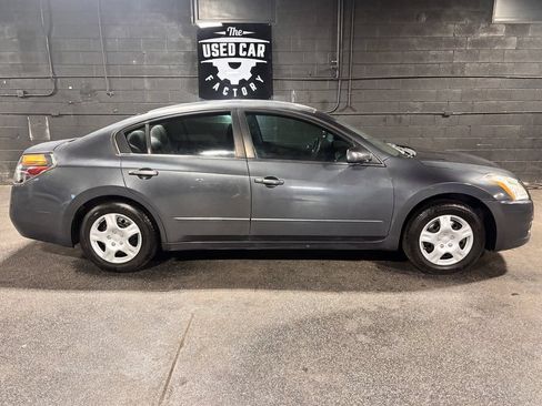 Used 2011 Nissan Altima 2.5 S FWD image 7