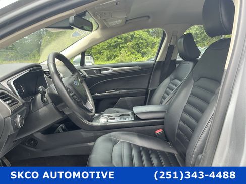 Used 2020 Ford Fusion SEL FWD image 11