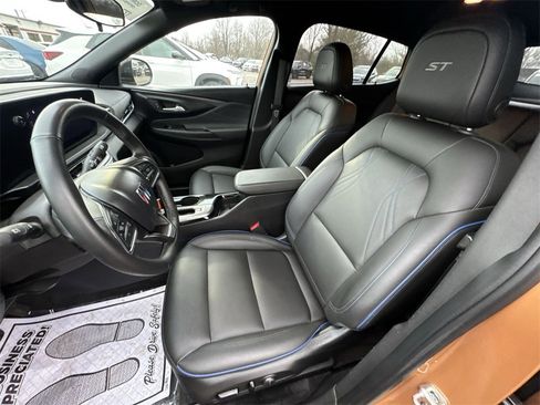 Used 2024 Buick Envista Sport Touring w/ Convenience I Package image 11