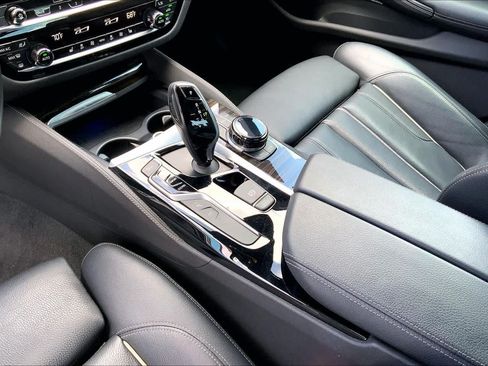 Used 2018 BMW 540i RWD image 16