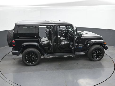 Used 2022 Jeep Wrangler Unlimited Sahara w/ Cold Weather Group AWD/4WD image 51