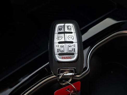 New 2026 Chrysler Pacifica Limited w/ S Appearance Package image 7