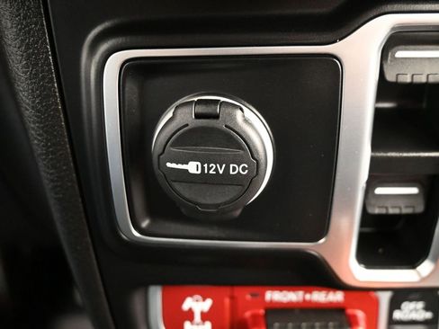 Used 2025 Jeep Wrangler Unlimited Rubicon w/ Convenience Group AWD/4WD image 24