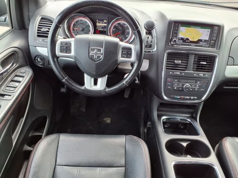 Used 2019 Dodge Grand Caravan GT FWD image 2