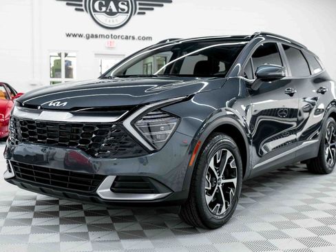 Used 2025 Kia Sportage EX w/ Premium Package image 4