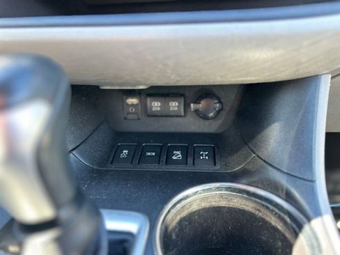 Used 2017 Toyota Highlander XLE image 24