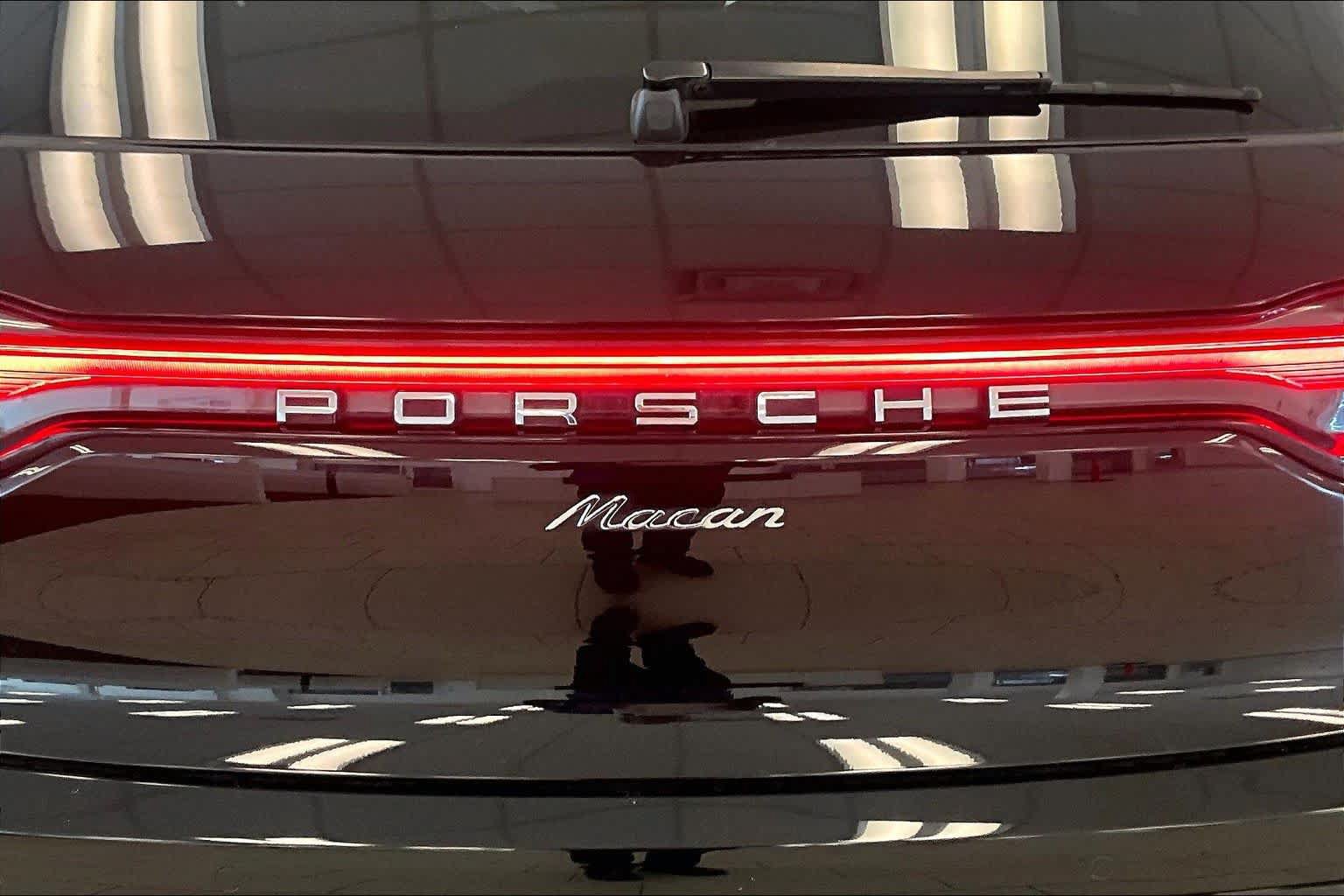 Used 2024 Porsche Macan AWD/4WD image 28