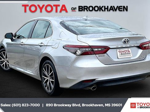 Used 2024 Toyota Camry XLE w/ Cold Weather Package FWD image 2