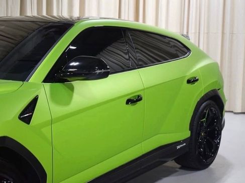 Used 2023 Lamborghini Urus Performante image 3