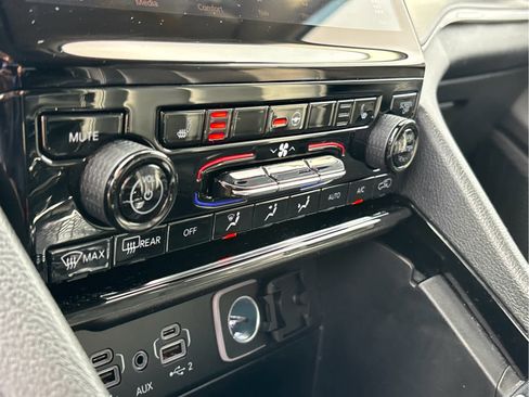 Used 2023 Jeep Grand Cherokee Limited image 16