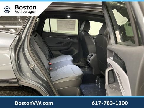 New 2026 Volkswagen Tiguan SE R-Line image 10