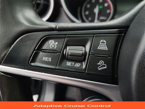 Used 2018 Alfa Romeo Stelvio AWD image 35