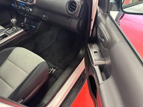 Certified 2023 Toyota Tacoma TRD Off-Road AWD/4WD image 15