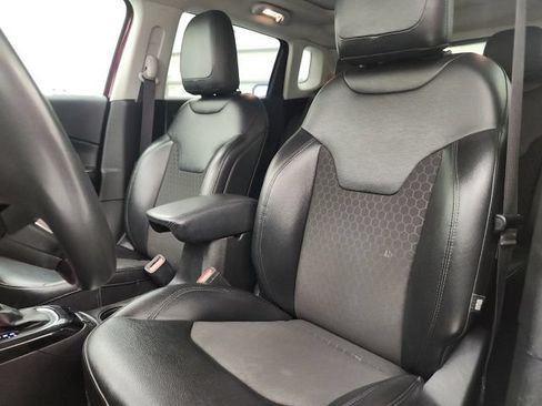 Used 2021 Jeep Compass Latitude w/ Sun and Sound Group FWD image 13