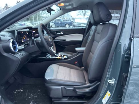 Used 2025 Chevrolet Trax LT w/ Driver Confidence Package image 18