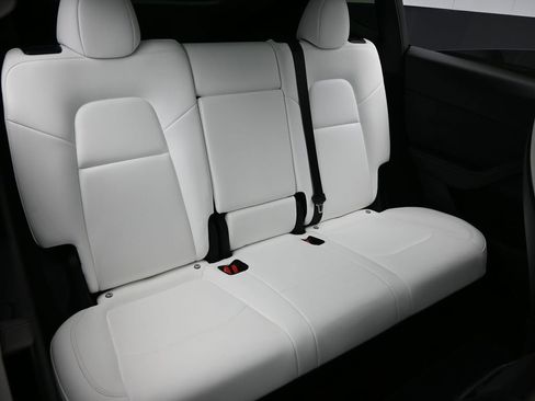 Used 2024 Tesla Model Y Long Range image 32