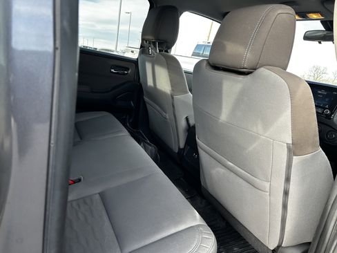 Used 2022 Nissan Frontier SV w/ Technology Package image 11