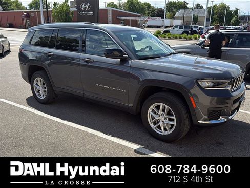 Used 2022 Jeep Grand Cherokee L Laredo w/ Luxury Tech Group I AWD/4WD image 1