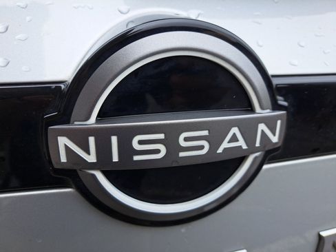Used 2025 Nissan Pathfinder SV FWD image 38