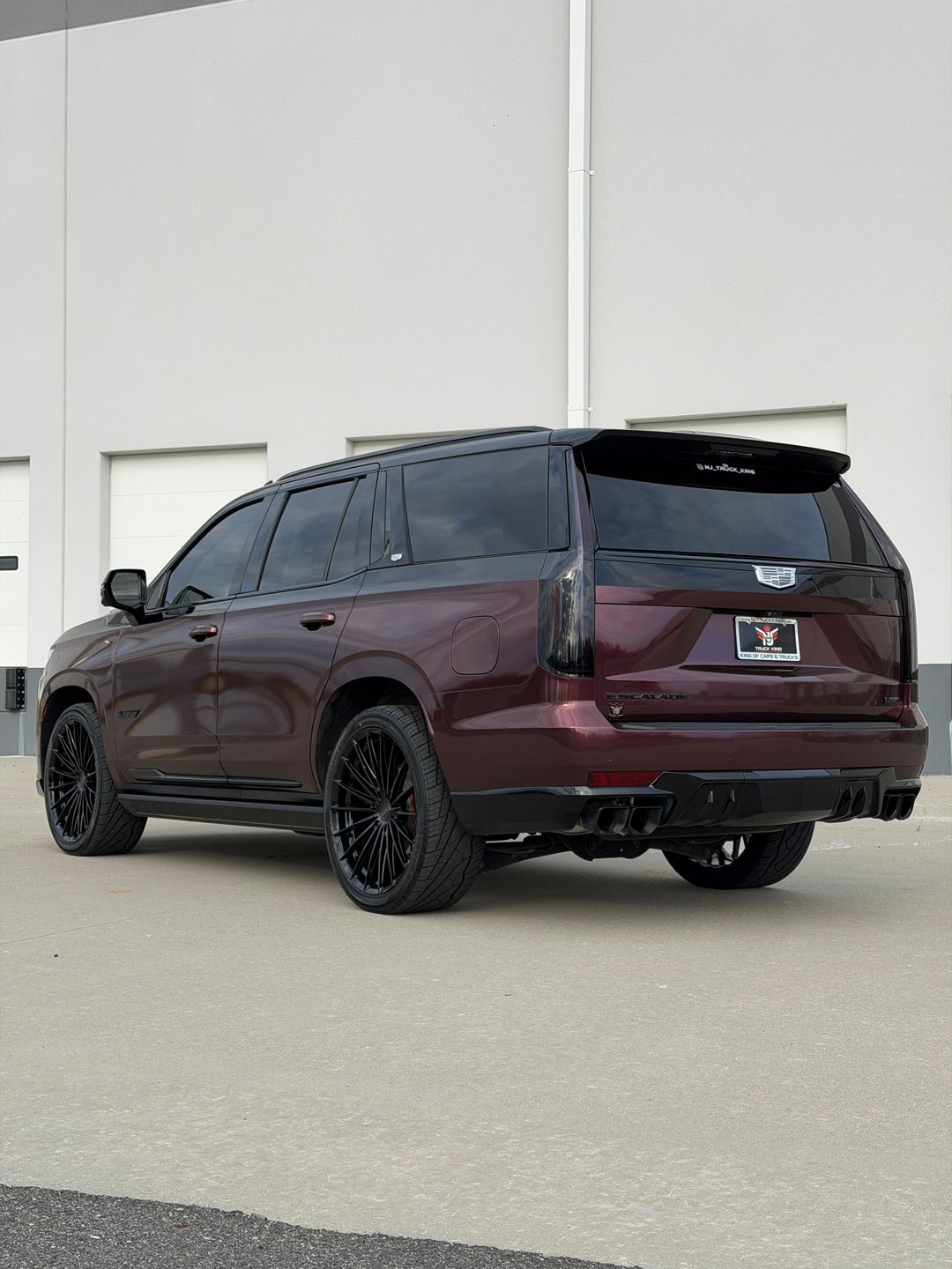 Used 2023 Cadillac Escalade V w/ LPO, ONYX Package AWD/4WD image 12
