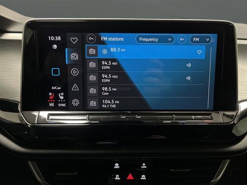 Used 2024 Volkswagen Atlas Cross Sport SE w/ Panoramic Sunroof Package image 18