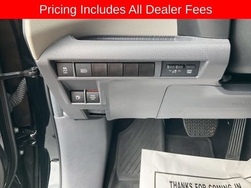 Used 2023 Toyota Sienna Limited FWD image 7