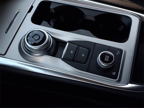 Used 2022 Ford Explorer XLT w/ Equipment Group 202A image 19