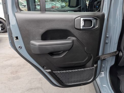 Used 2025 Jeep Wrangler Unlimited Rubicon 4xe AWD/4WD image 16