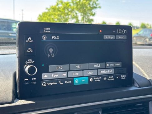 Used 2025 Honda Pilot Touring image 18