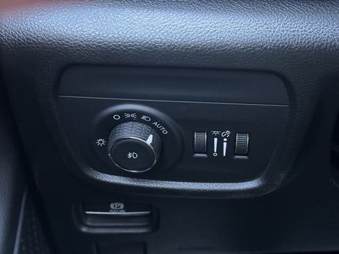 Used 2023 Jeep Grand Cherokee L Limited w/ Luxury Tech Group II image 36