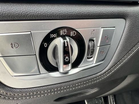 Used 2019 BMW 740e xDrive 740e xDrive iPerformance AWD 4 w/ Executive Package image 29