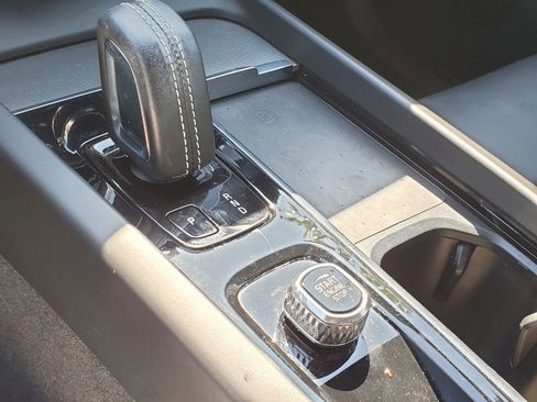 Certified 2022 Volvo XC60 B5 R-Design w/ Advanced Package image 26