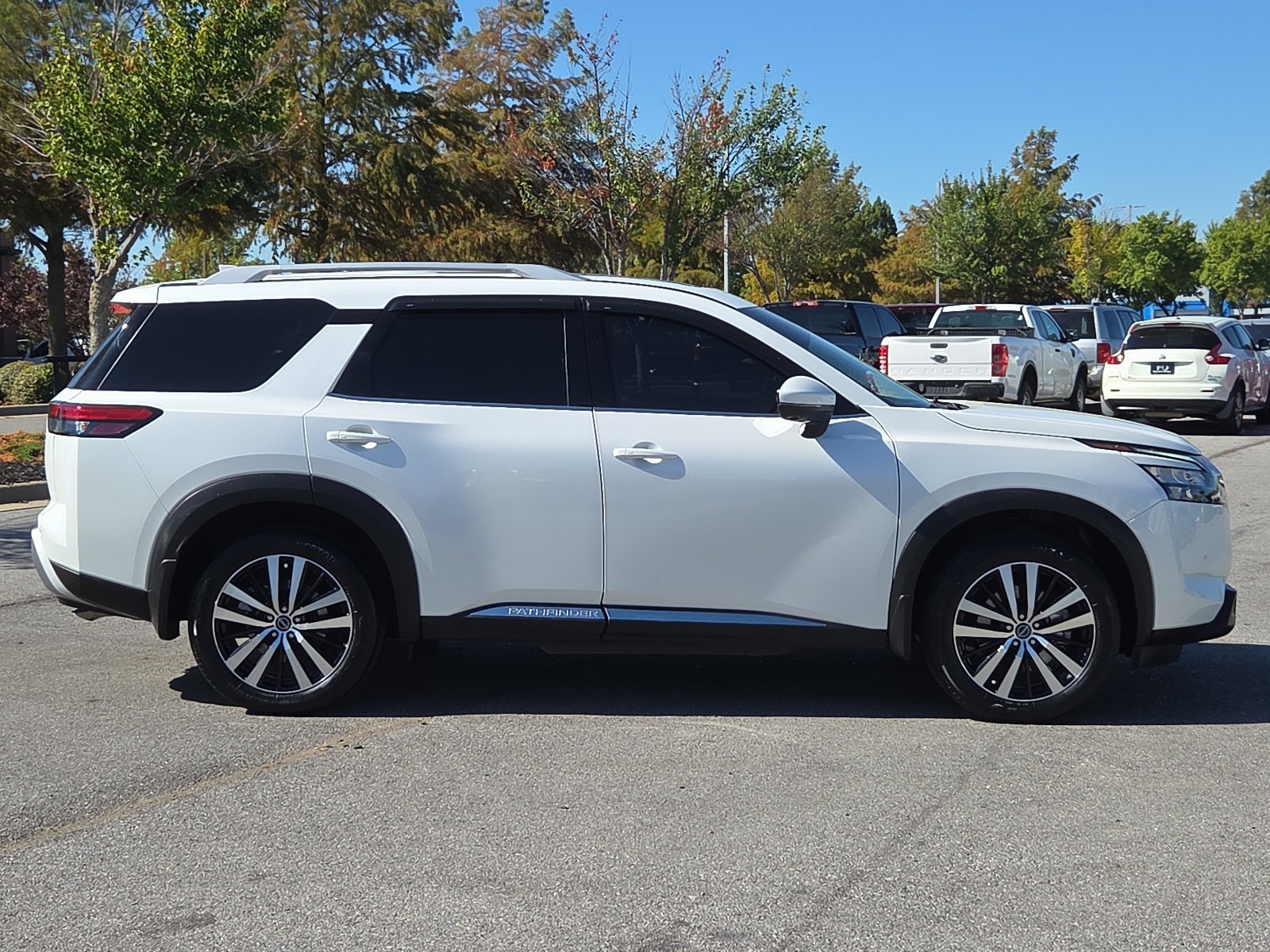 Used 2025 Nissan Pathfinder Platinum w/ Cargo Package AWD/4WD image 6